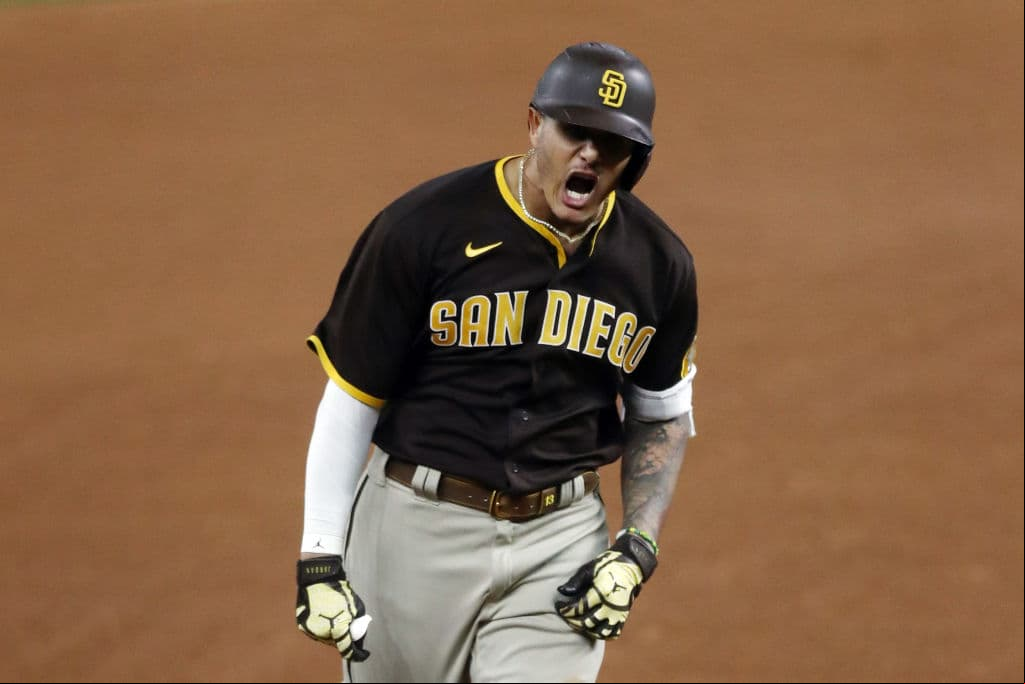 El tercera base de los Padres de San Diego, Manuel Arturo Machado, conectó jonrones consecutivos y realizó un muy agresivo bat-flip