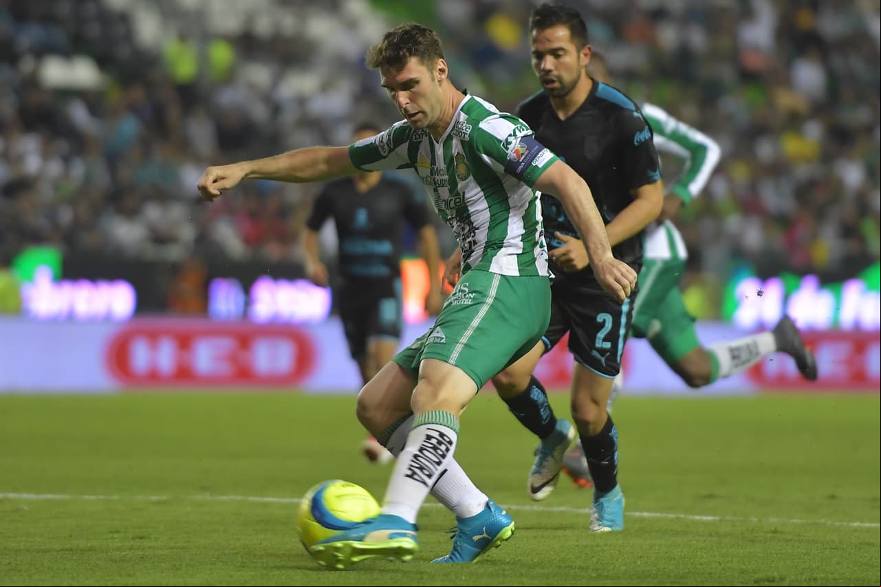 El empate en casa contra Querétaro en la octava fecha tampoco ayudó mucho a levantar el estado anímico de un equipo que veía a sus rivales fuera del grupo de los mejores ocho.