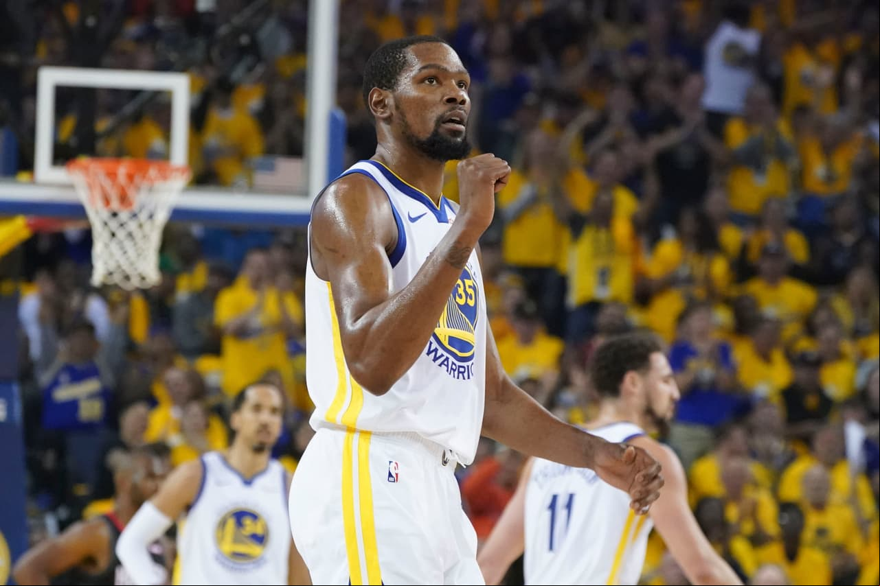 Los Golden State Warriors y los Houston Rockets se vieron las caras en el inicio de la serie de segunda ronda de los Playoffs de la NBA en Oracle Arena para poner en marcha esta contienda que tiene boleto directo ala Final de la Conferencia del Oeste.