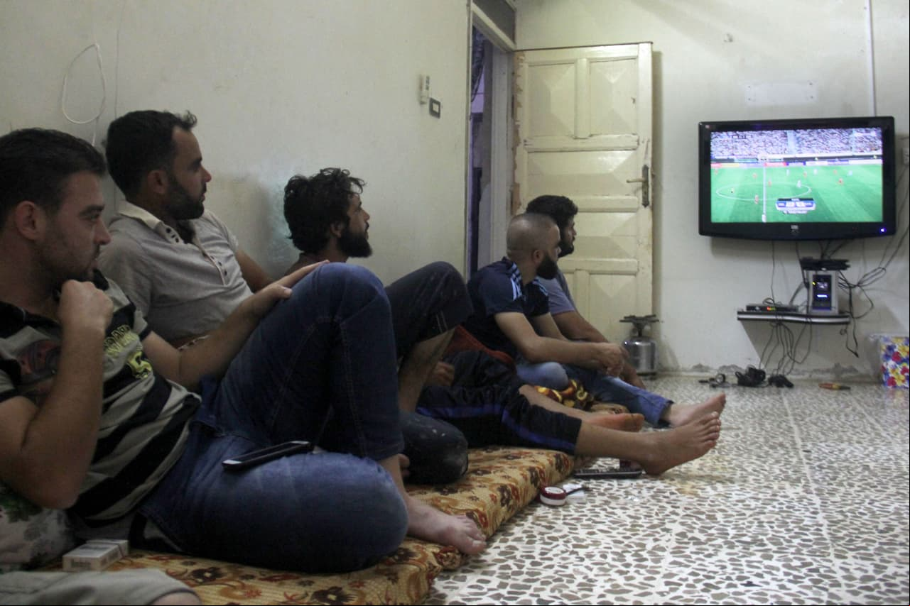 Hubo quienes vieron la hazaña desde sus casas, en familia y con amigos.