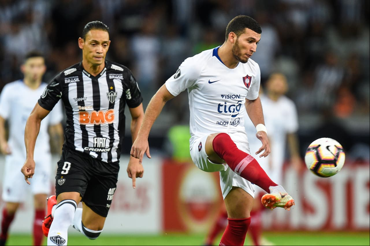 El paraguayo Juan Escobar procedente de Cerro Porteño puede jugar como defensa central o defensa lateral por derecha.