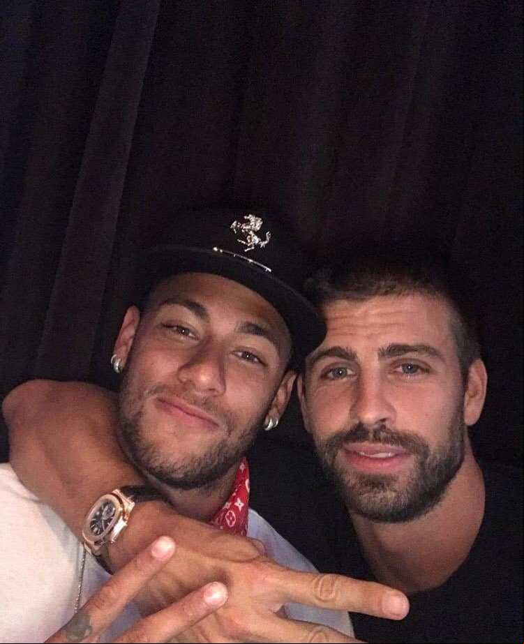 Neymar y Piqué. "Se queda"