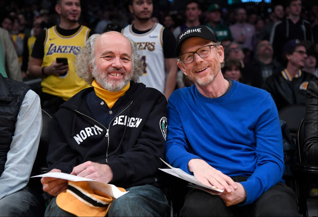 Clint y Ron Howard, actores, acompañaron al equipo californiano en esta derrota.