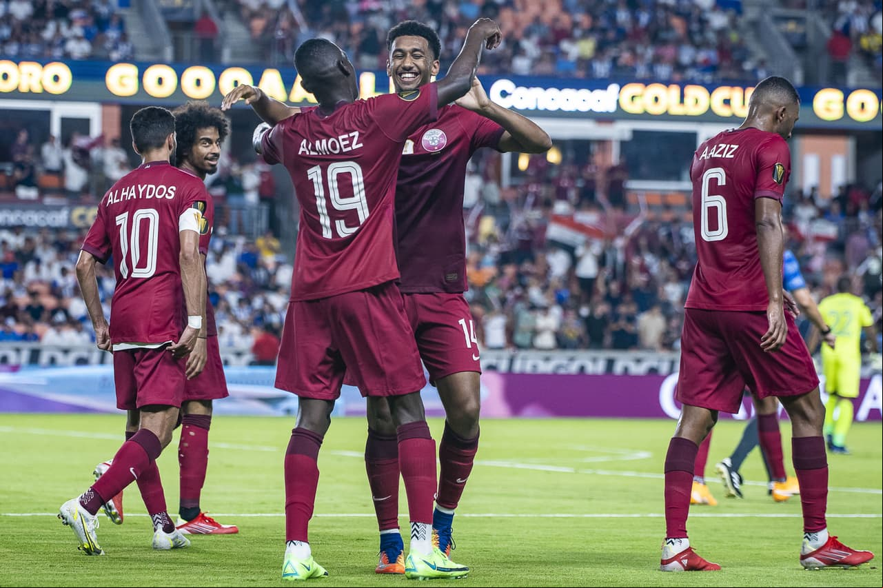 las anotaciones de Homan Ahmed y Abdelaziz Hatem le dan la victoria a Qatar 2-0 sobre Honduras y aseguran el liderato de su grupo.