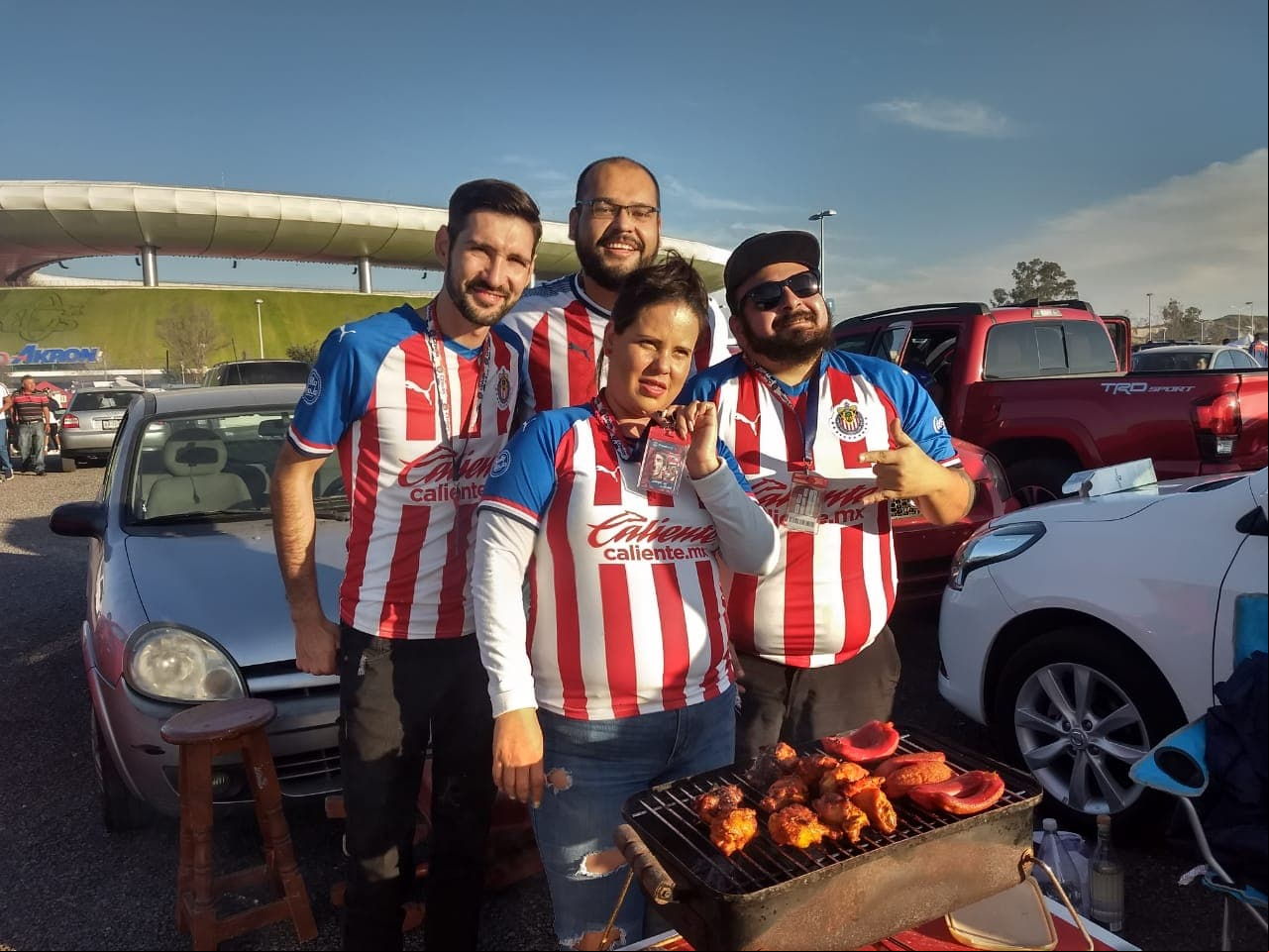 El 11 de enero volvió la actividad para Chivas en el Clausura 2020. En las afueras del inmueble se preparó carnita asada, banderas y mucho apoyo por parte de los aficionados del Rebaño Sagrado y los Bravos de Juárez.