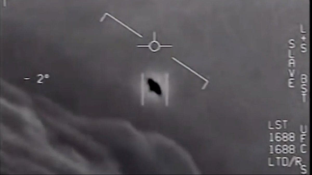 "Hay algo ahí afuera": qué revela el nuevo informe del Pentágono sobre cientos de avistamientos de OVNIS 