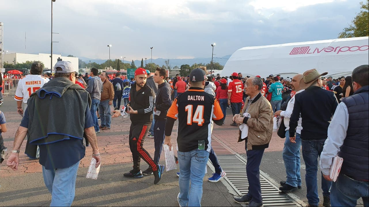 Aparecieron fans de Dan Marino, Terrel Suggs, Wes Welker, Jared Goff, Dez Bryant, Aaron Donald y muchos más.
