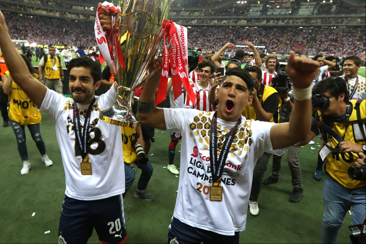 Pizarro y Alan Pulido, la sangre joven pero experimentada que llevó a Chivas hasta el título.