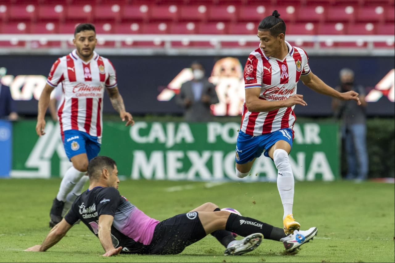 Con goles del Cabecita Rodríguez al 41 y al 90+2, Cruz azul se lleva los tres puntos en su visita a Chivas y el uruguayo llega a 12 goles en el torneo.
