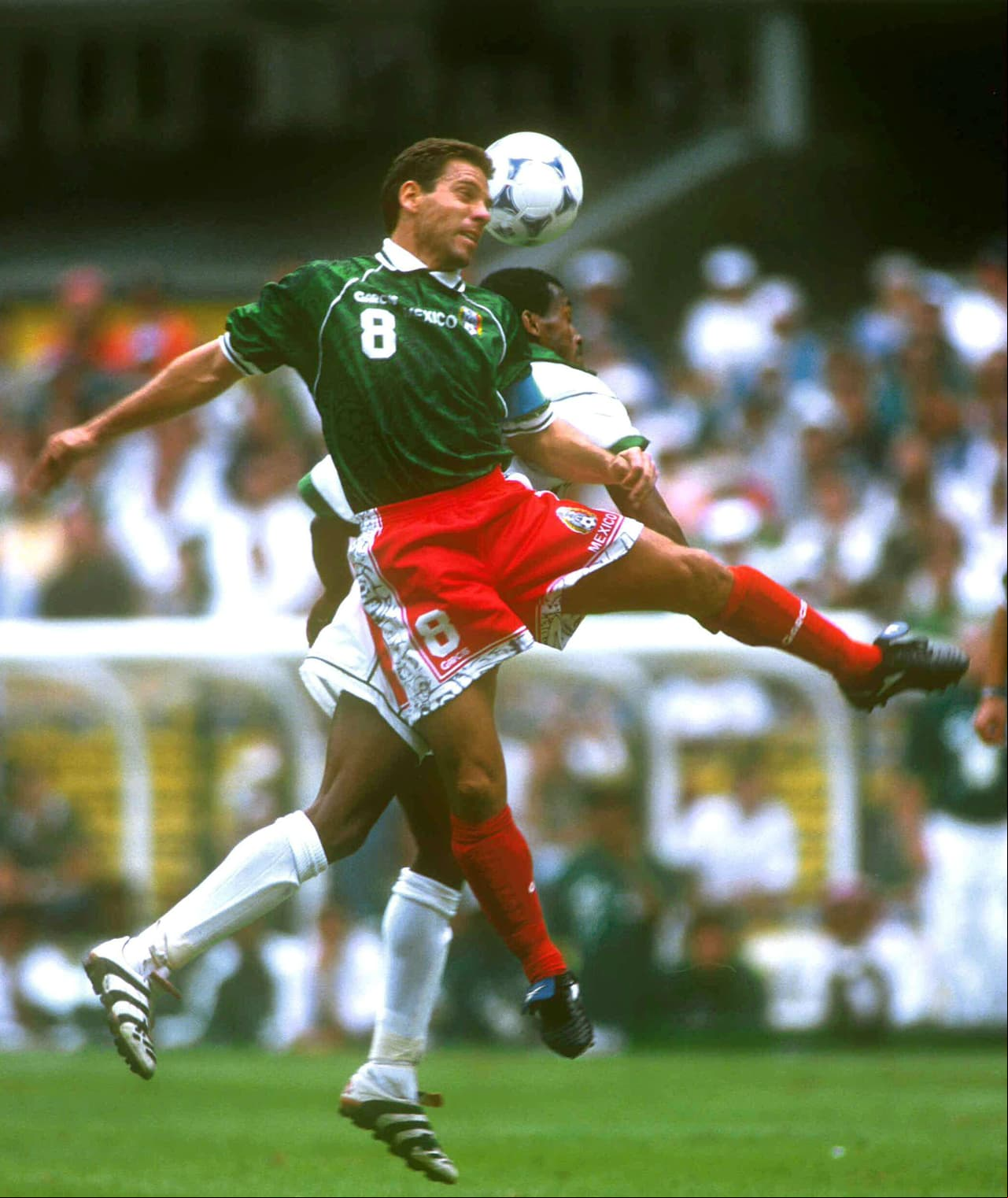 El cuadro mexicano hizo su debut en el estadio Azteca con una goleada de 5-1 sobre Arabia Saudita con cuatro goles de Cuauhtémoc Blanco y un gol más de Manuel Abundis.