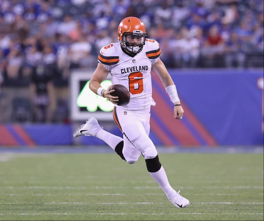 Un buen trabajo en el bolsillo de protección, paciencia de veterano y buenas decisiones, empezaron a impregnar su juego de cosas positivas para el pasador del que se espera mucho en Cleveland.