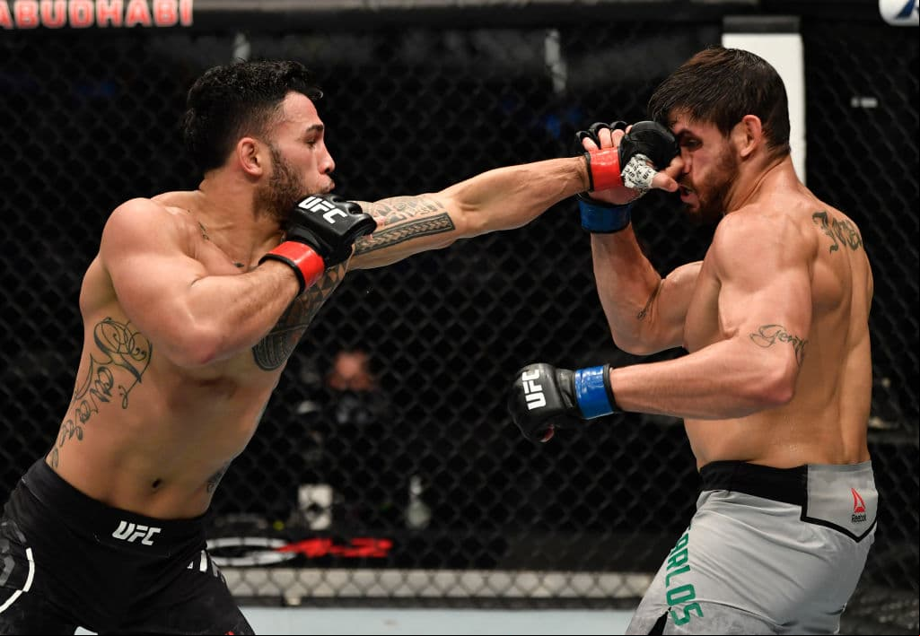 En combate de peso mediano, Tavares derrotó por decisión unánime a Carlos Junior.