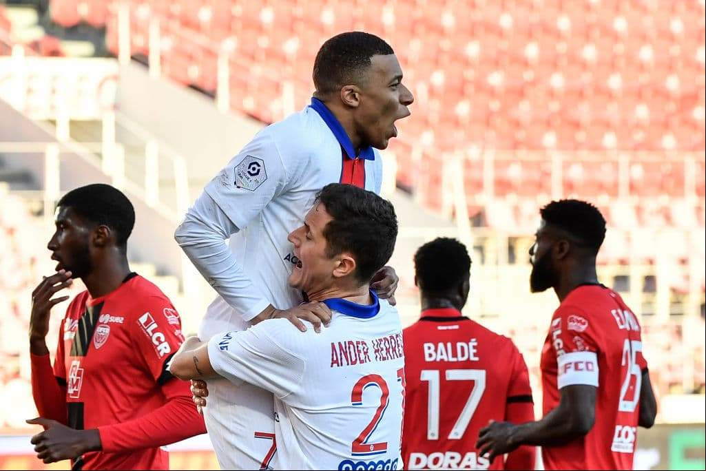 Moise Kean (6’) hizo el primero de los parisinos. Kylian Mbappé marcó desde los once pasos a los 32’ y creció la diferencia a los 51’. Danilo Pereira (82’) hizo el cuarto gol. PSG llegó a 57 unidades y dormirán como sublíderes de la Ligue 1; en su siguiente compromiso enfrentarán al Bordeaux.