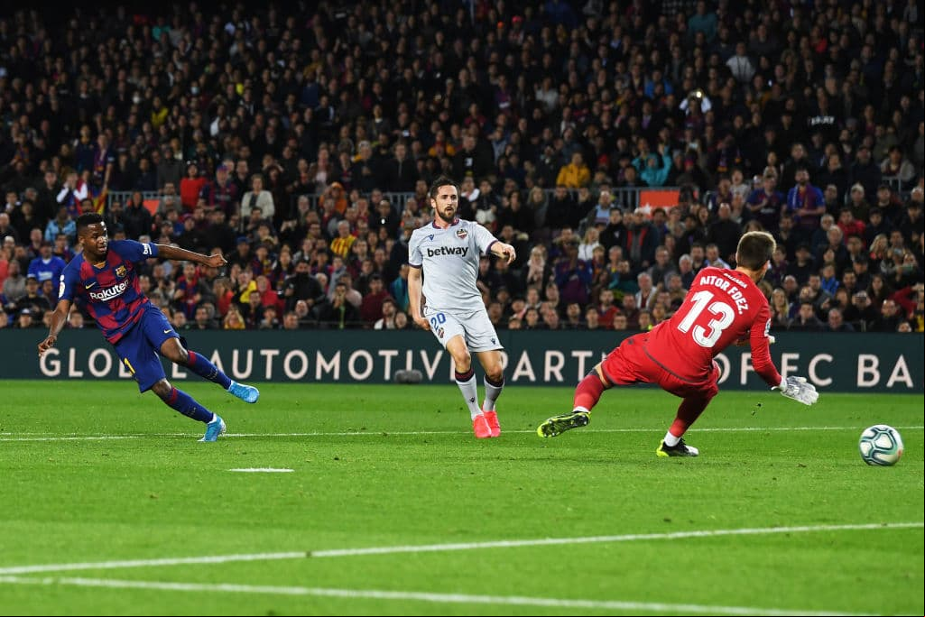 El Barcelona venció al Levante 2-1 con doblete de Ansu Fati, que consiguió un nuevo récord: el jugador más joven en marcar dos goles en los 91 años de La Liga. El Barça llegó a 46 puntos y sigue debajo del Real Madrid.