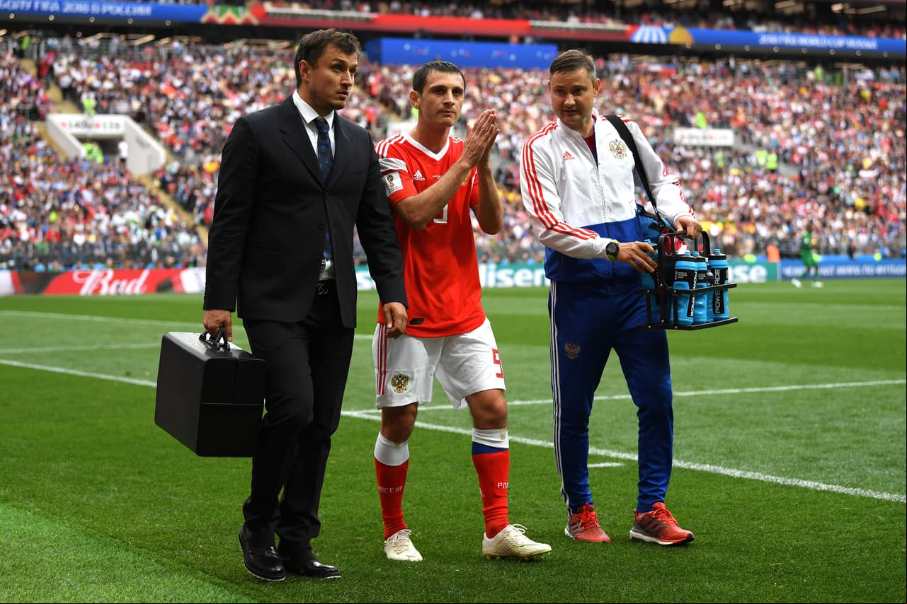 Al final, Alan Dzagoev se retiró agradeciendo al público por su apoyo y con la tristeza evidente por irse lesionado del partido y muy probablemente del Mundial Rusia 2018.