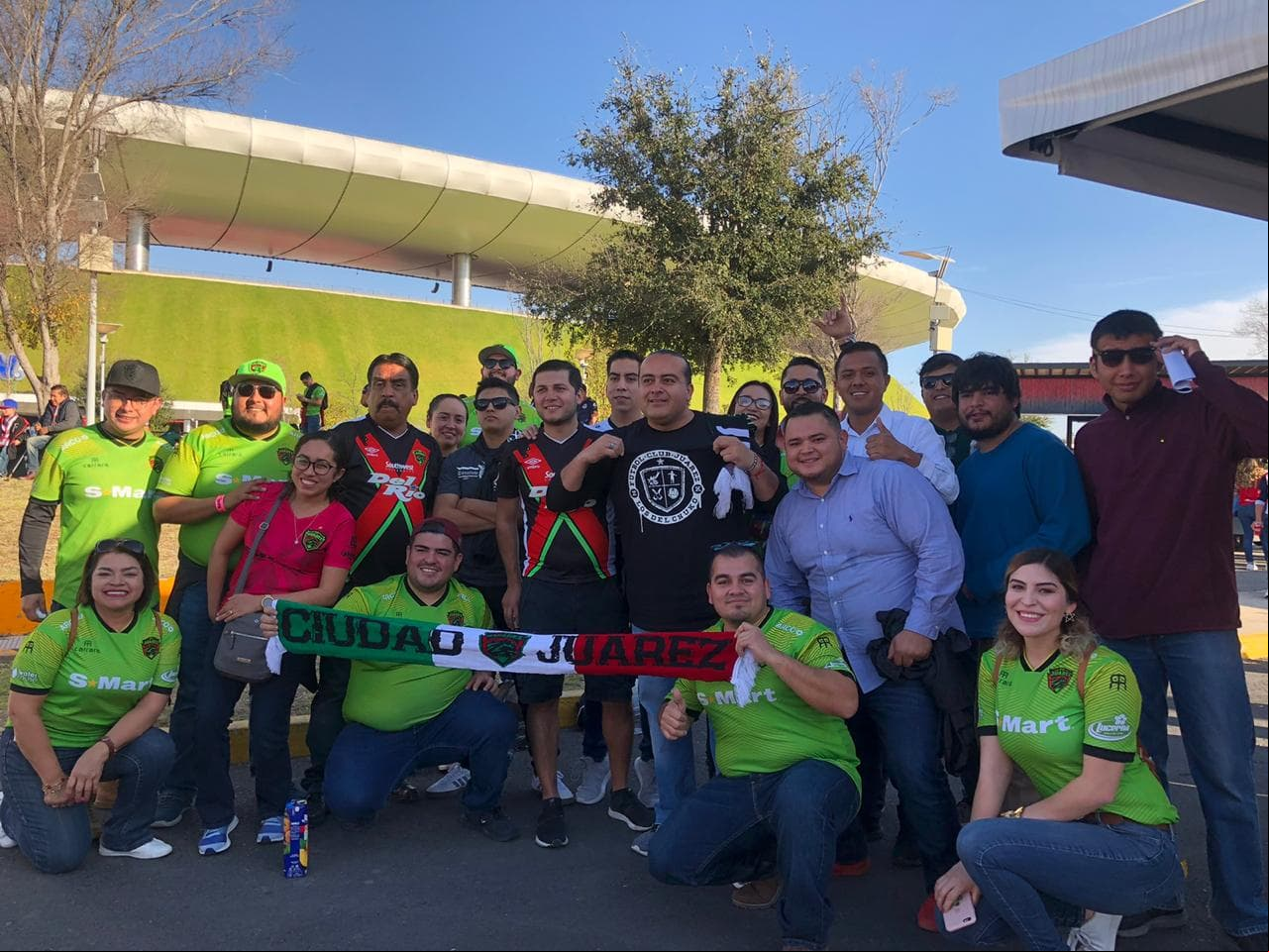 El 11 de enero volvió la actividad para Chivas en el Clausura 2020. En las afueras del inmueble se preparó carnita asada, banderas y mucho apoyo por parte de los aficionados del Rebaño Sagrado y los Bravos de Juárez.