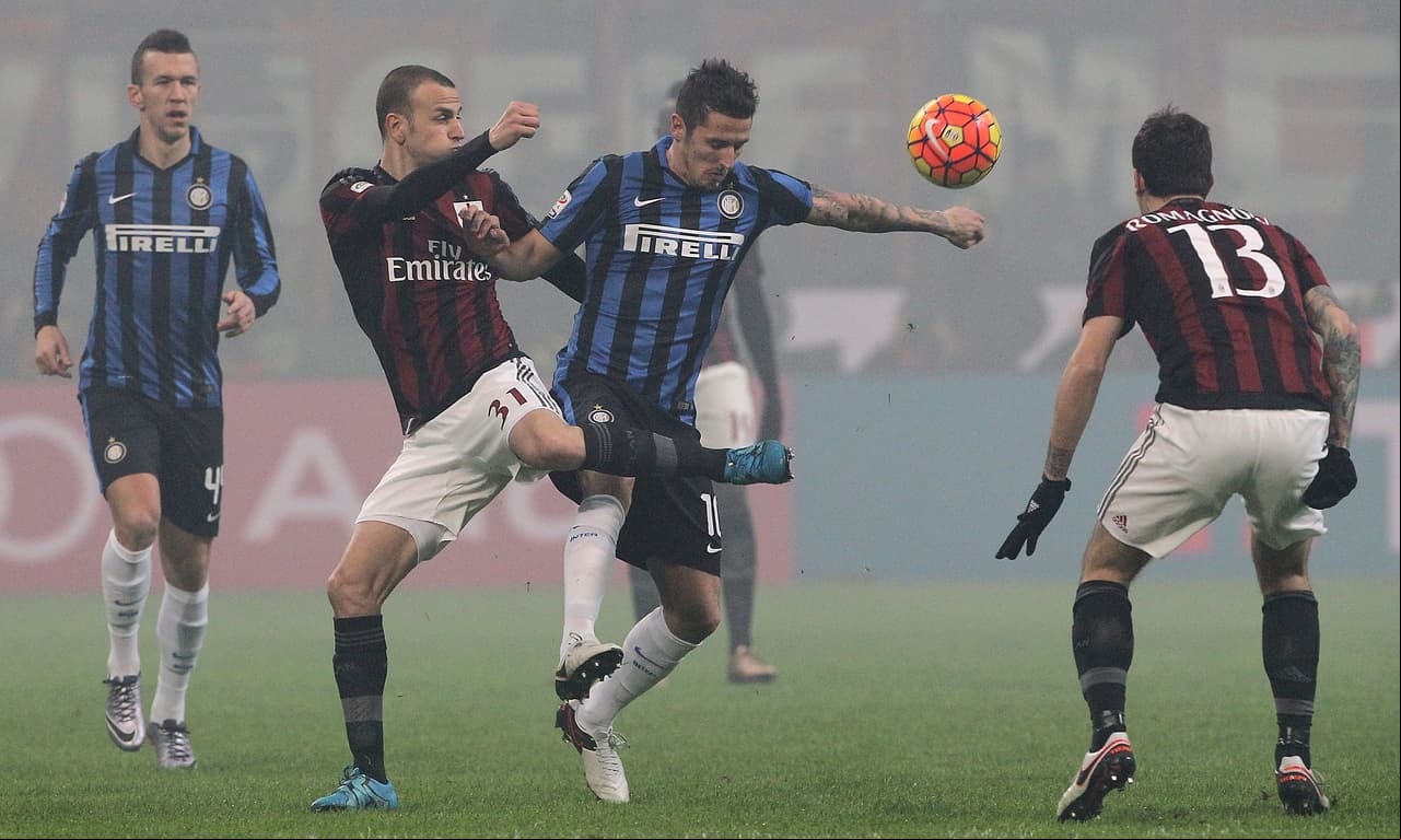 El Derby della Madonnina, apodado así por la estutua de la Virgen María en Milán, hace referencia al choque entre Inter y AC Milán, equipos con historia de títulos a nivel local y europeo. En 1908 se disputó el primer partido.