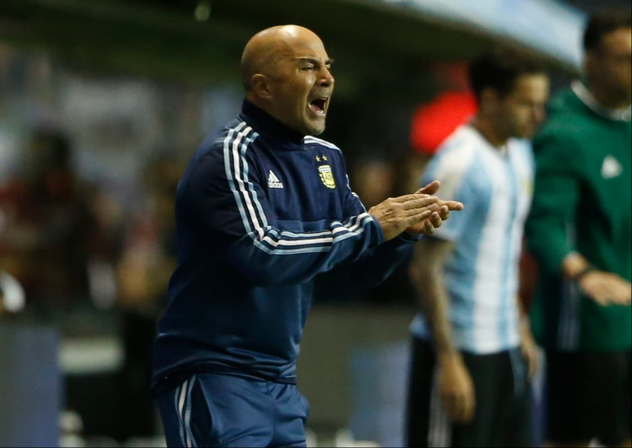BUENOS AIRES, ARGENTINA - OCTOBER 05: Jorge Sampaoli coach of Argentina shouts instructions to his players during a match between Argentina and Peru as part of FIFA 2018 World Cup Qualifiers at Estadio Alberto J. Armando on October 5, 2017 in Buenos Aires, Argentina. (Photo by Gabriel Rossi/Getty Images)