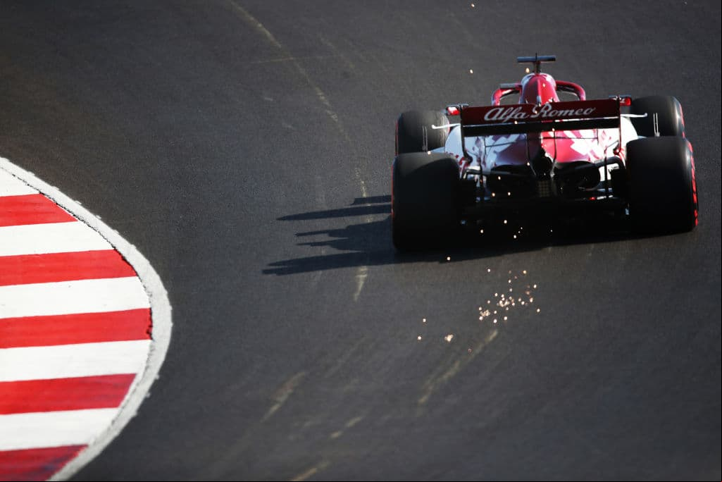 Bottas y Verstappen arrancarán en segundo y tercero; ‘Checo’ Pérez va de quinto. | Así arrancarán en el GP de Portugal 2020: Hamilton, Bottas, Verstappen, Leclerc, Pérez, Albon, Sainz, Norris, Gasly y Ricciardo.
