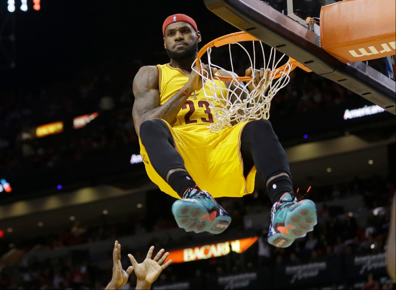 En 2014 LeBron perdió la final ante San Antonio Spurs 1-4. La revancha fue para los texanos, pero aun así ‘King James’ promedió
<b> </b>28,2 puntos, 7,8 rebotes y dio 4 asistencias.