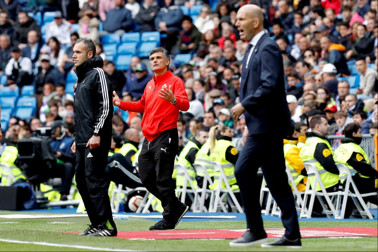 Con el 1-0 en favor de los vascos el juego se fue al descanso en el Bernabéu y Zidane tenía que ajustar detalles en el vestuario