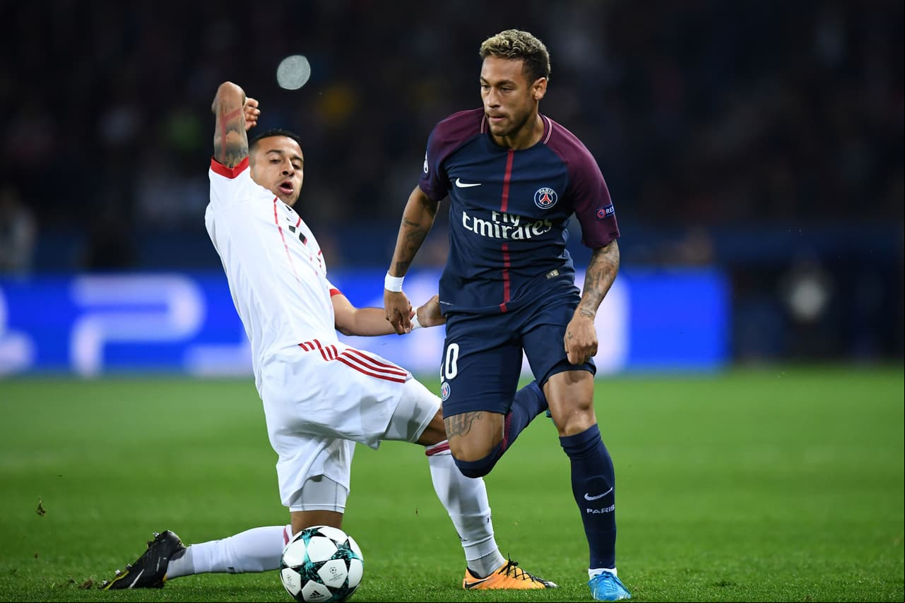 Muy temprano, en la primera que tuvo en sus pies, Neymar hizo la diferencia con una jugada que dejó mano a mano a su compatriota Dani Alves.