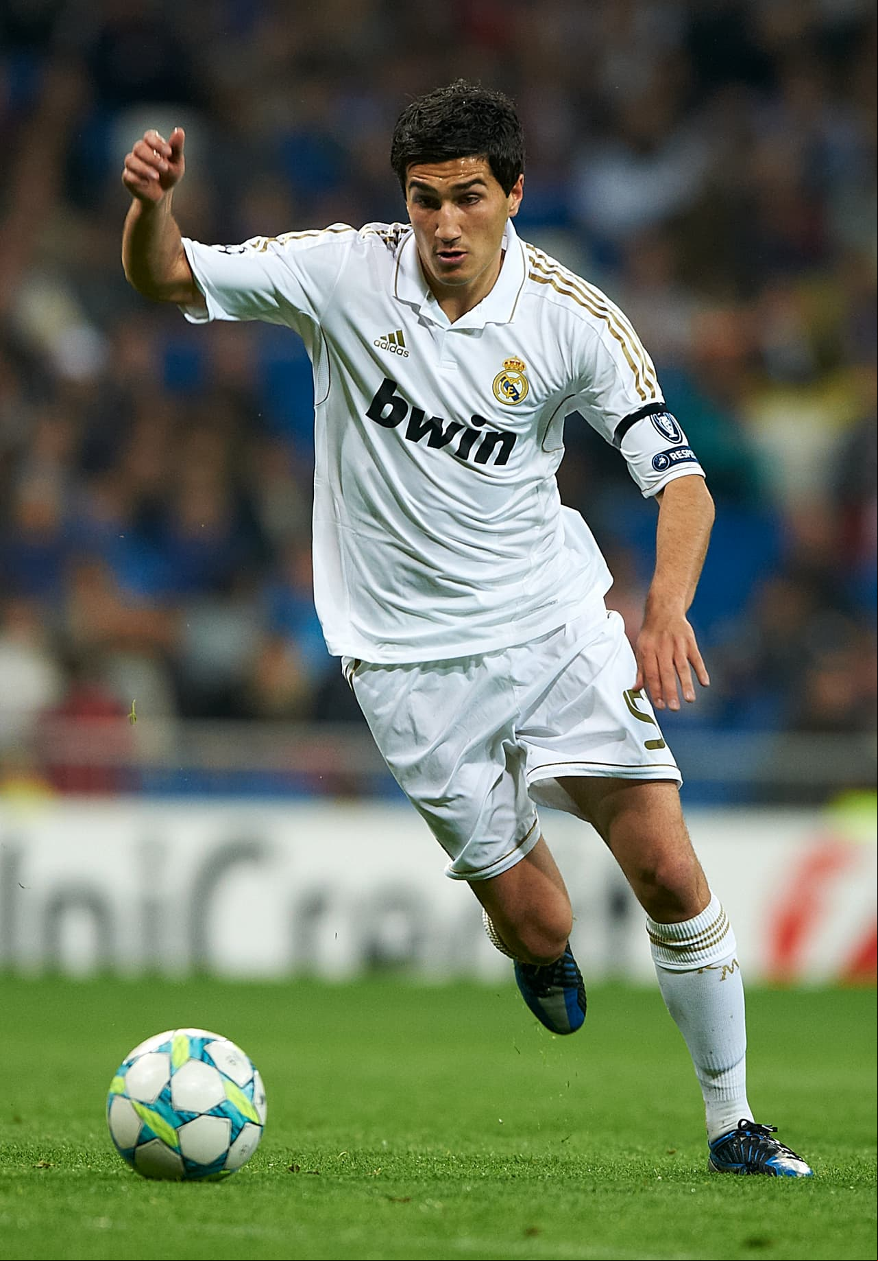 Tras ser elegido mejor jugador de la Bundesliga en 2011, el turco Nuri Sahin fichó por seis temporadas con el Real Madrid. En el Bernabéu sufrió un retroceso de juego y acabó cedido en el Liverpool, donde tampoco hizo nada. Hoy está de vuelta en el banquillo de suplentes del Borussia Dortmund.