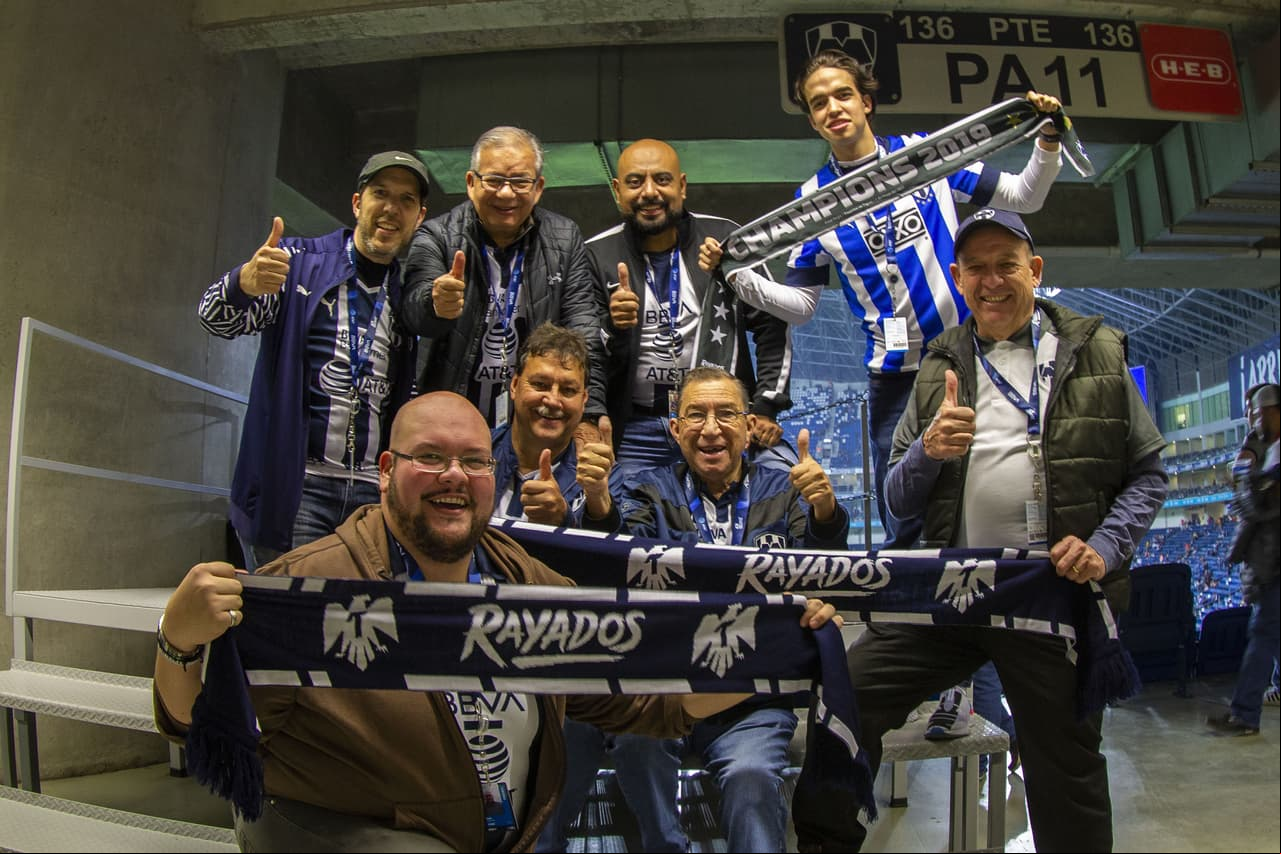 Seguidores de Rayados y Águilas apoyan a tope para la Final de ida de la Liga MX.