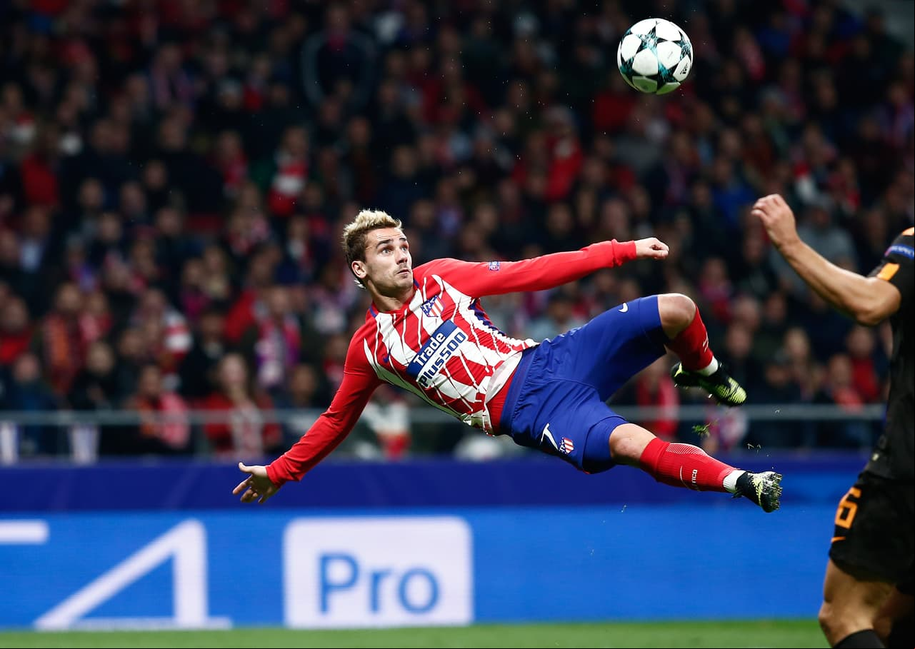 De esta forma se elevó el francés para marcar un golazo.