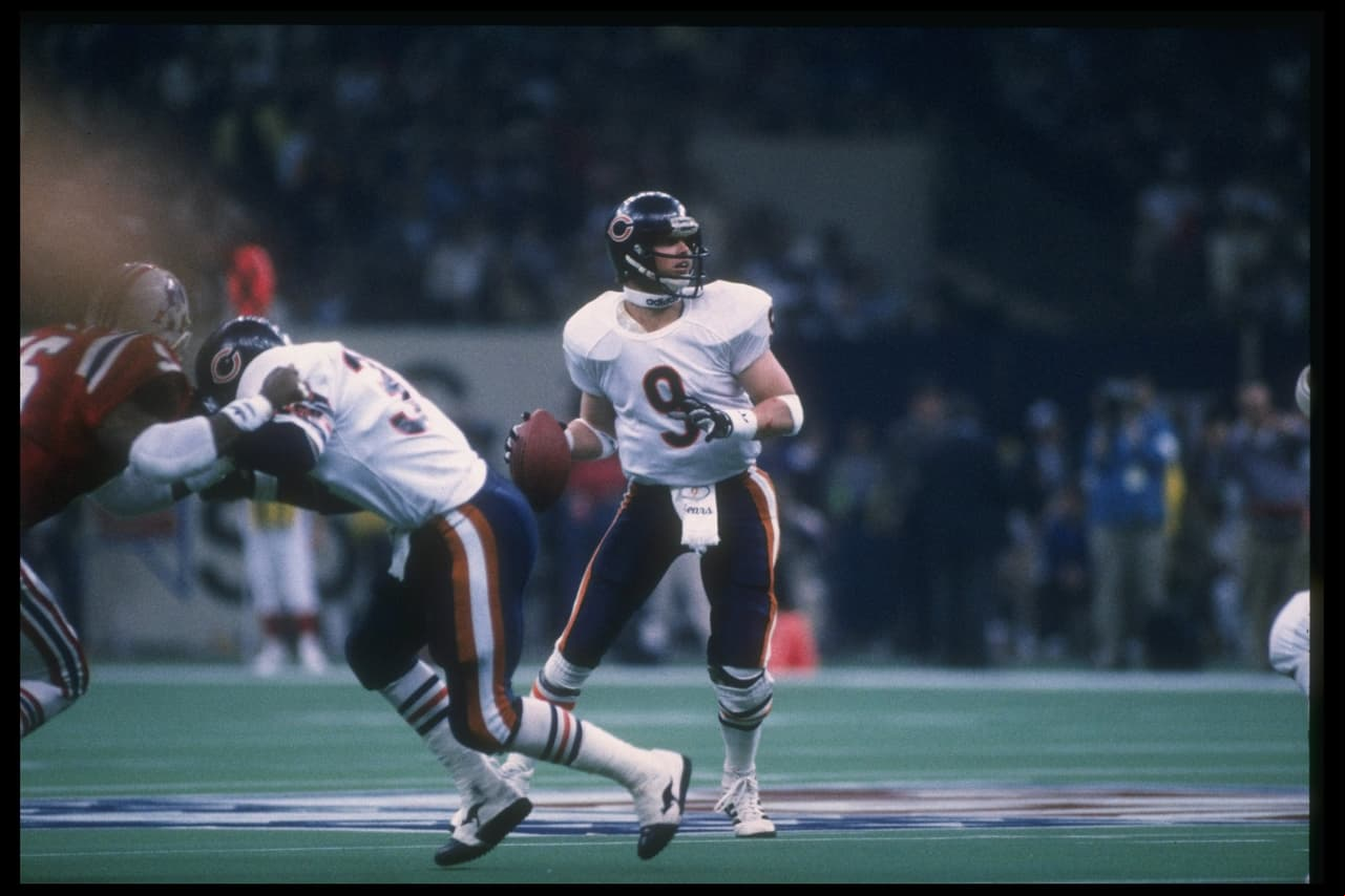 Jim McMahon tuvo problemas en 1986 con el comisionado de la NFL, Pete Rozelle, luego de ser sancionado como jugador de los Chicago Beers por el uso de una cintilla de Adidas, no aprobado por la liga.