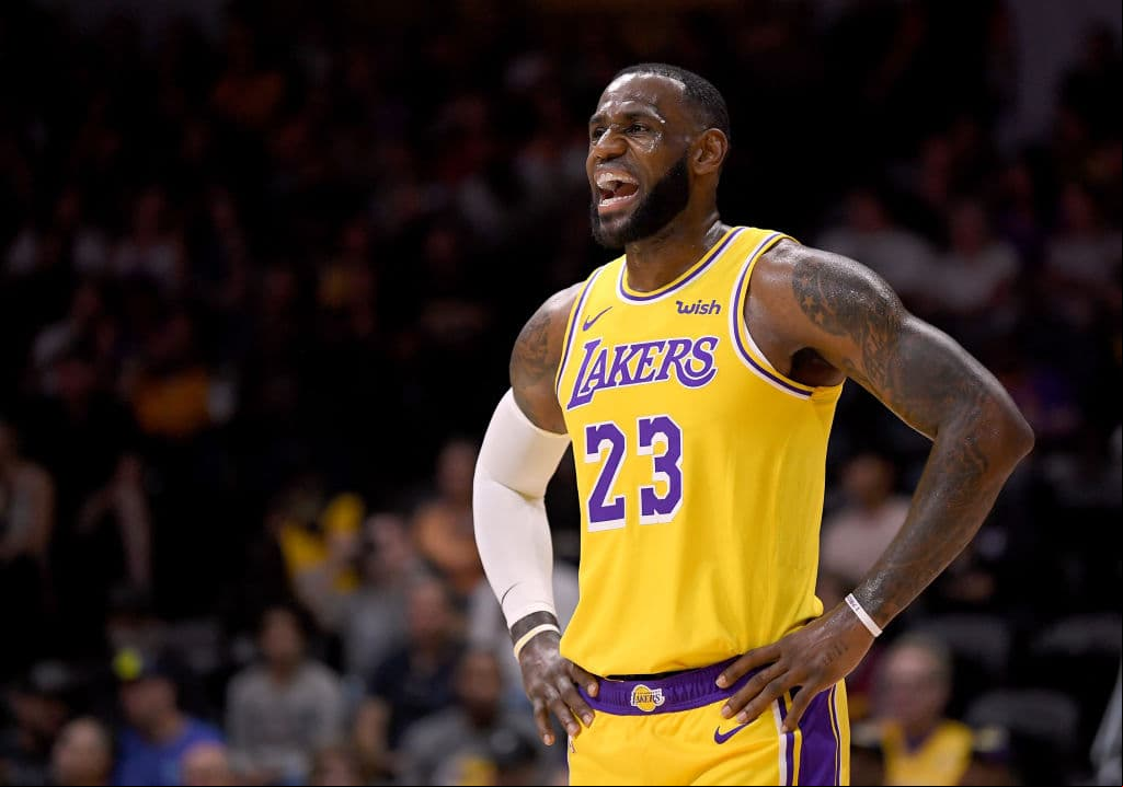 <b>5) LeBron James (Los Angeles Lakers)</b>. Aunque se prevé un leve declive en las tres categorías más importantes (puntos, rebotes y asistencias), por el cambio de equipo, es LeBron. Repetimos, es LeBron.