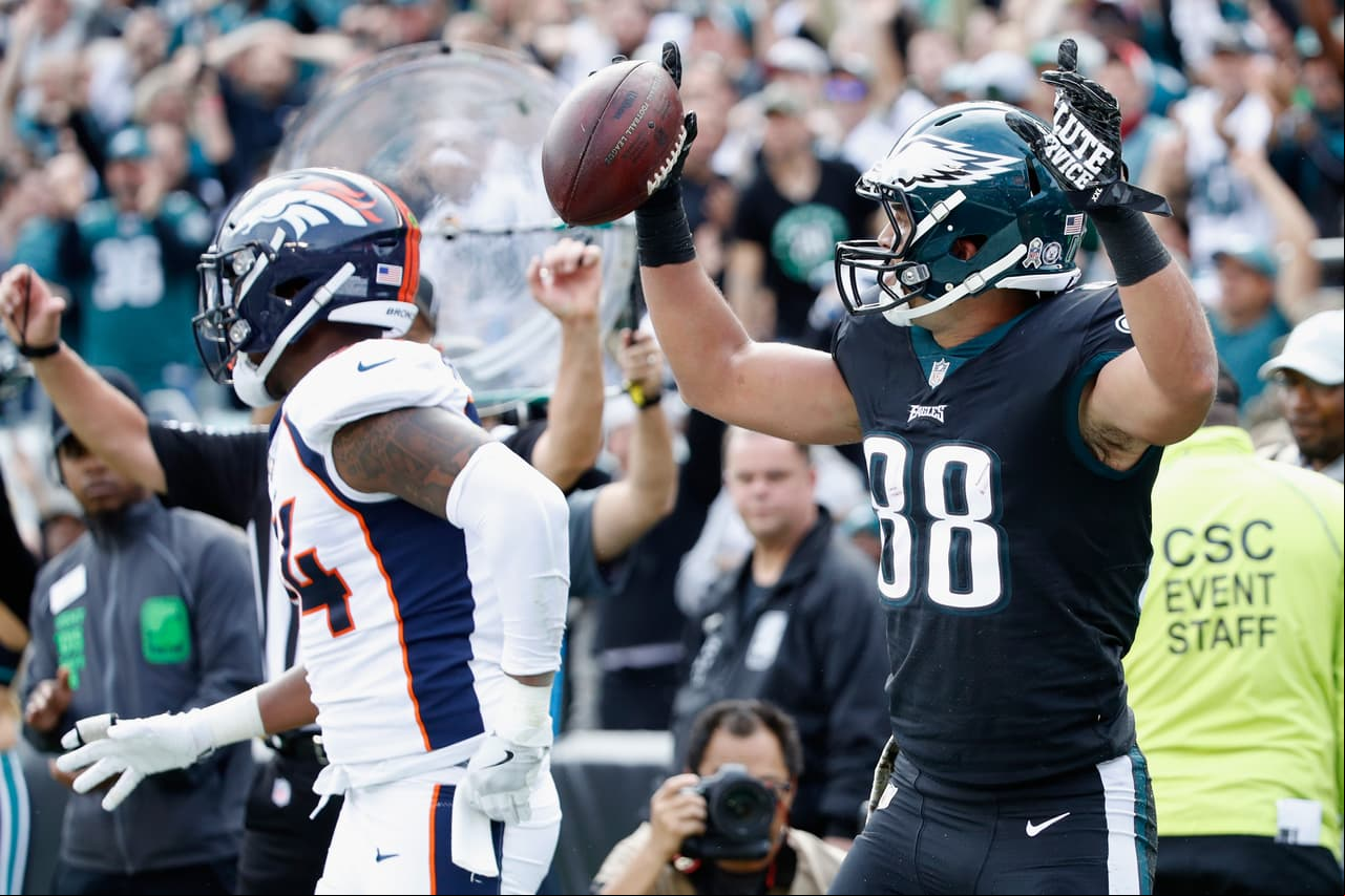 Trey Burton tuvo sólo 2 acarreos durante el encuentro, pero uno de ellos lo llevó 27 yardas hasta las diagonales.