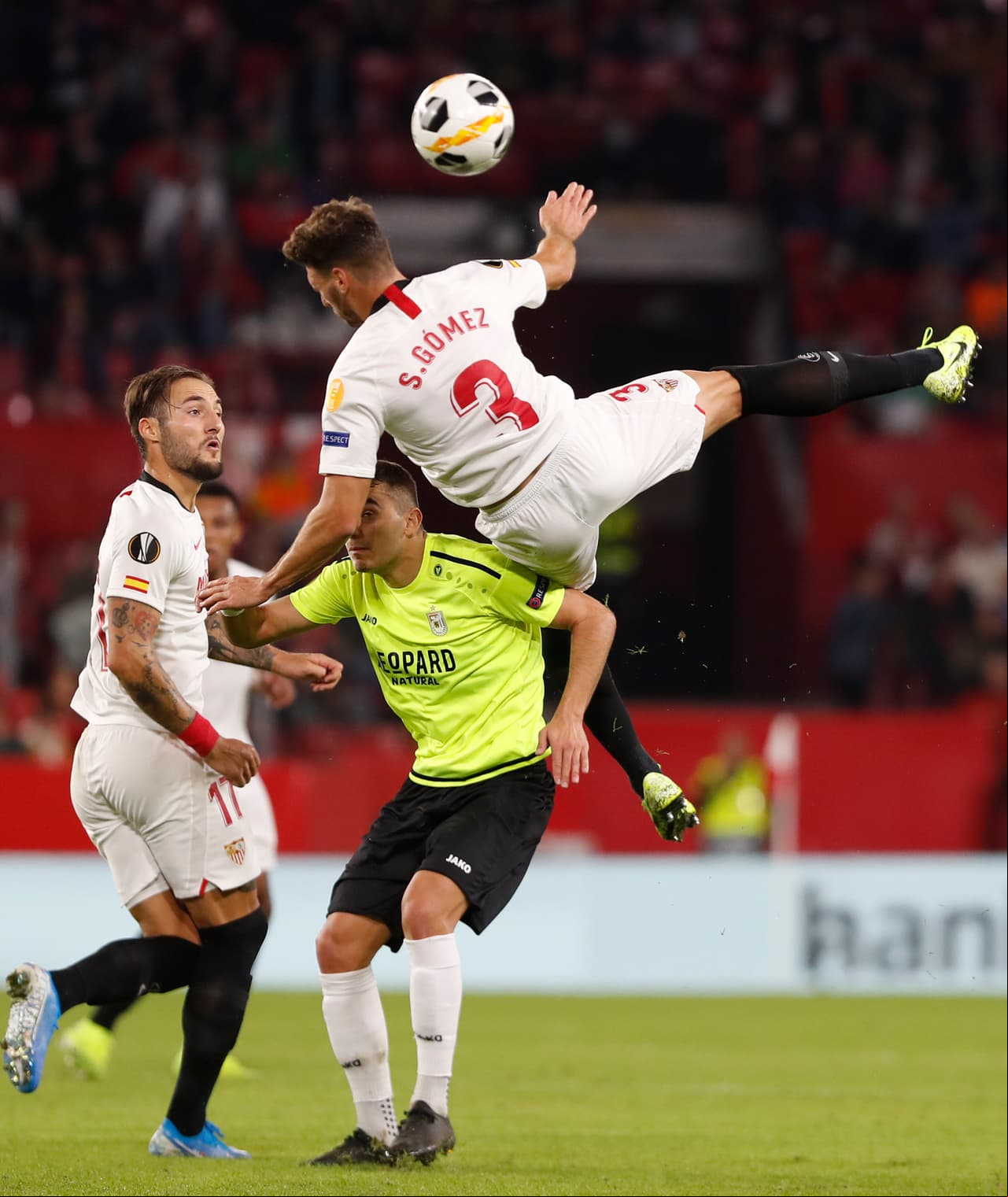 Sevilla golea de visita, suma tres puntos y llega a las 12 unidades posibles.