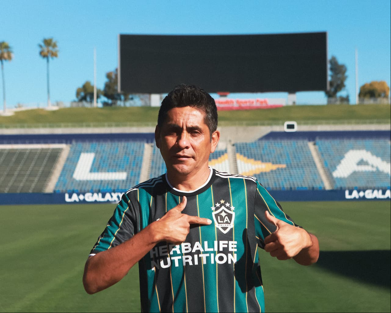 Es una combinación de colores que lució el mismísimo Jorge Campos en la temporada de 1997.