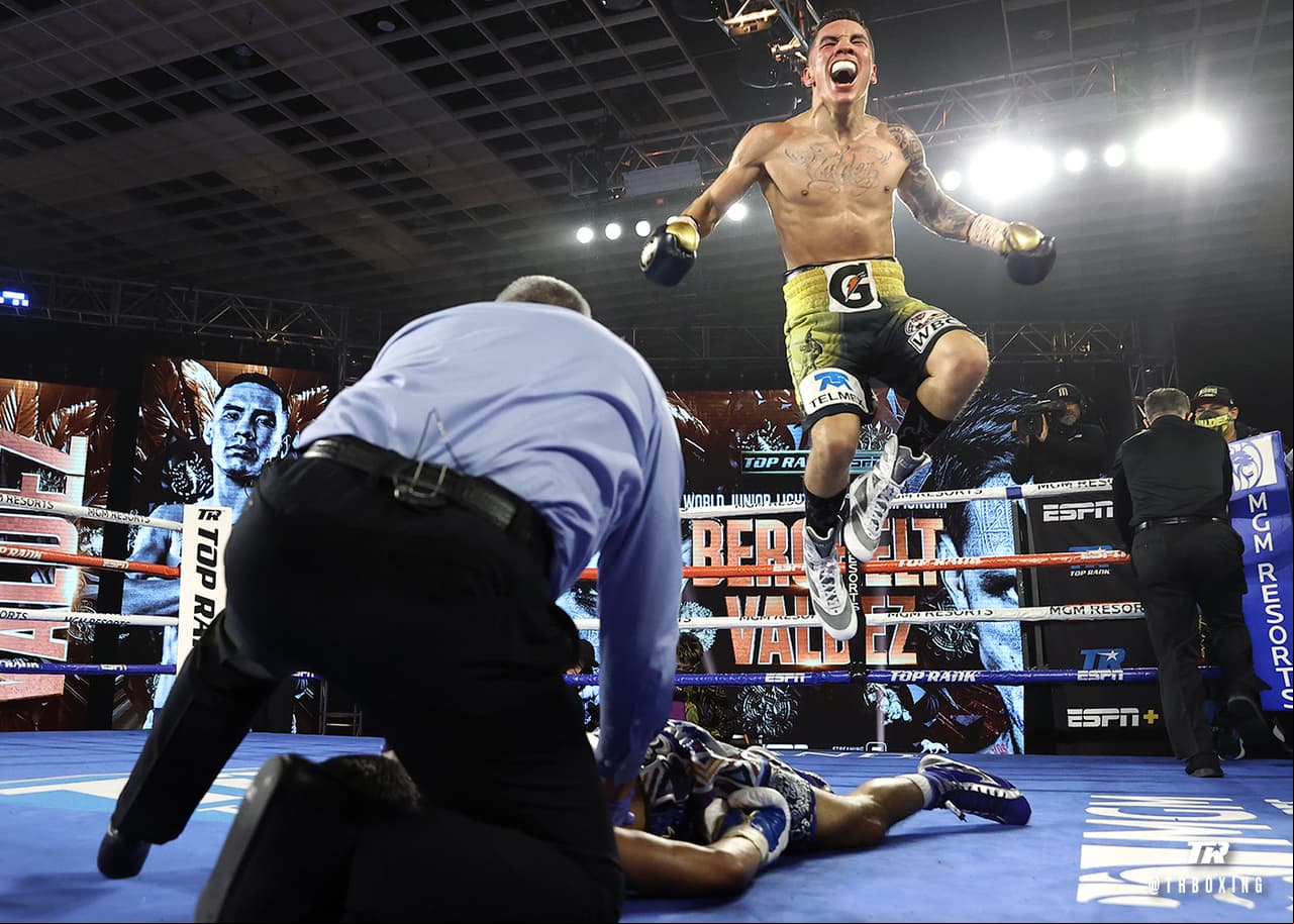 Óscar Valdez es el nuevo Campeón superpluma del CMB | Las impactantes imágenes del combate entre mexicanos y del resto de la espectacular cartelera.