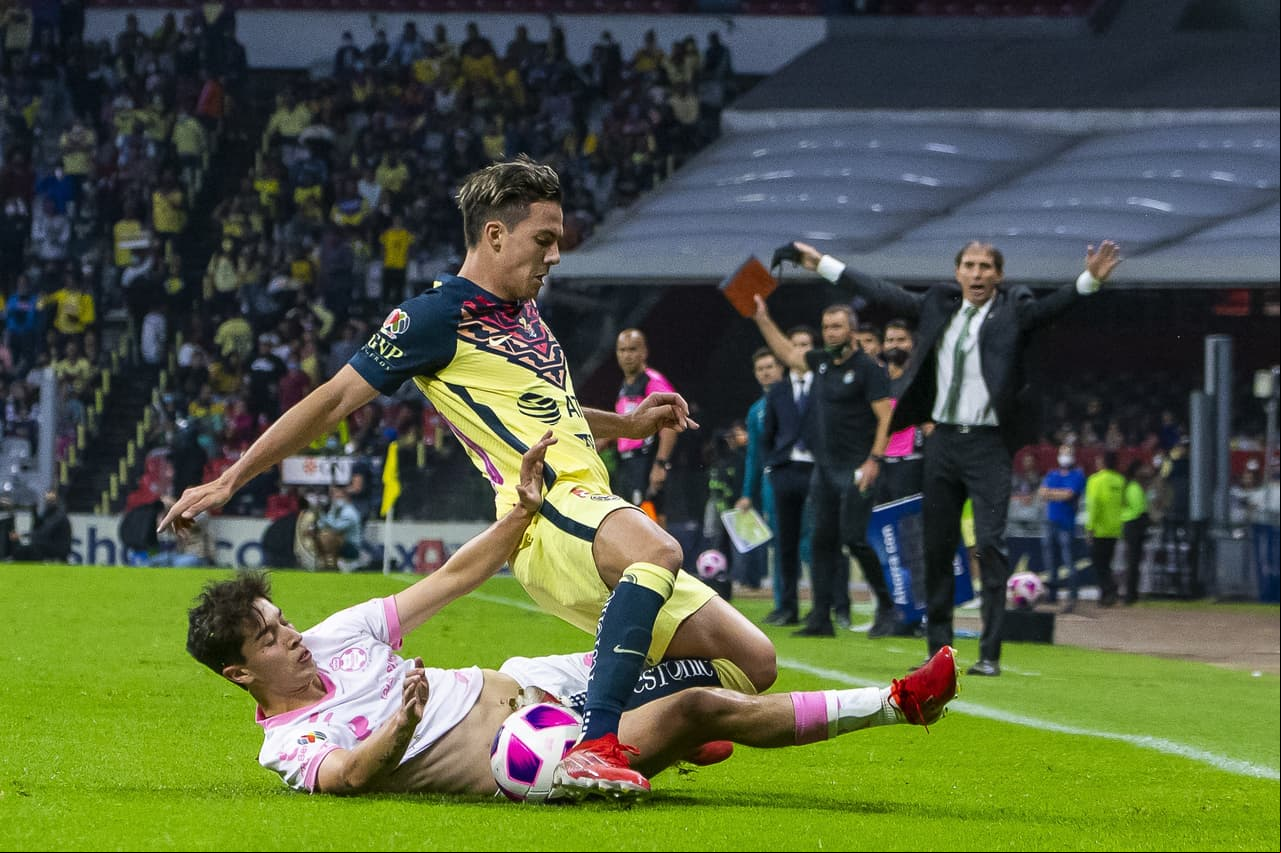 Con goles de Alvaro Fidalgo y Sebastián Córdova, América vence 2-1 a Santos, llegan a 31 puntos y continúan como líderes del torneo.