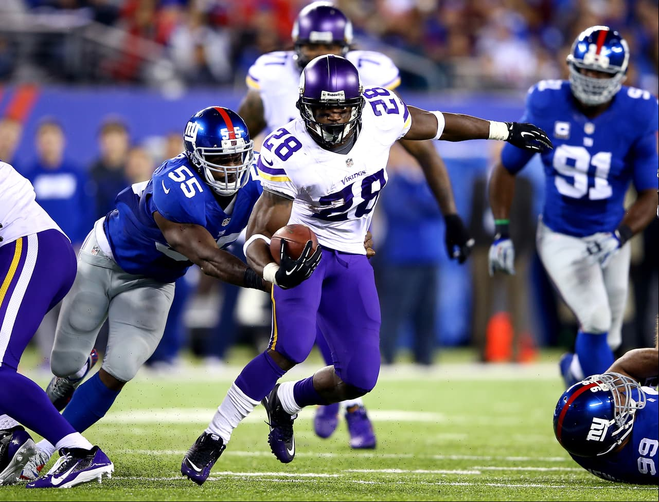 EAST RUTHERFORD, NJ - OCTOBER 21: Running back Adrian Peterson #28 of the Minnesota Vikings runs with the ball against the New York Giants during a game at MetLife Stadium on October 21, 2013 in East Rutherford, New Jersey. (Photo by Al Bello/Getty Images)