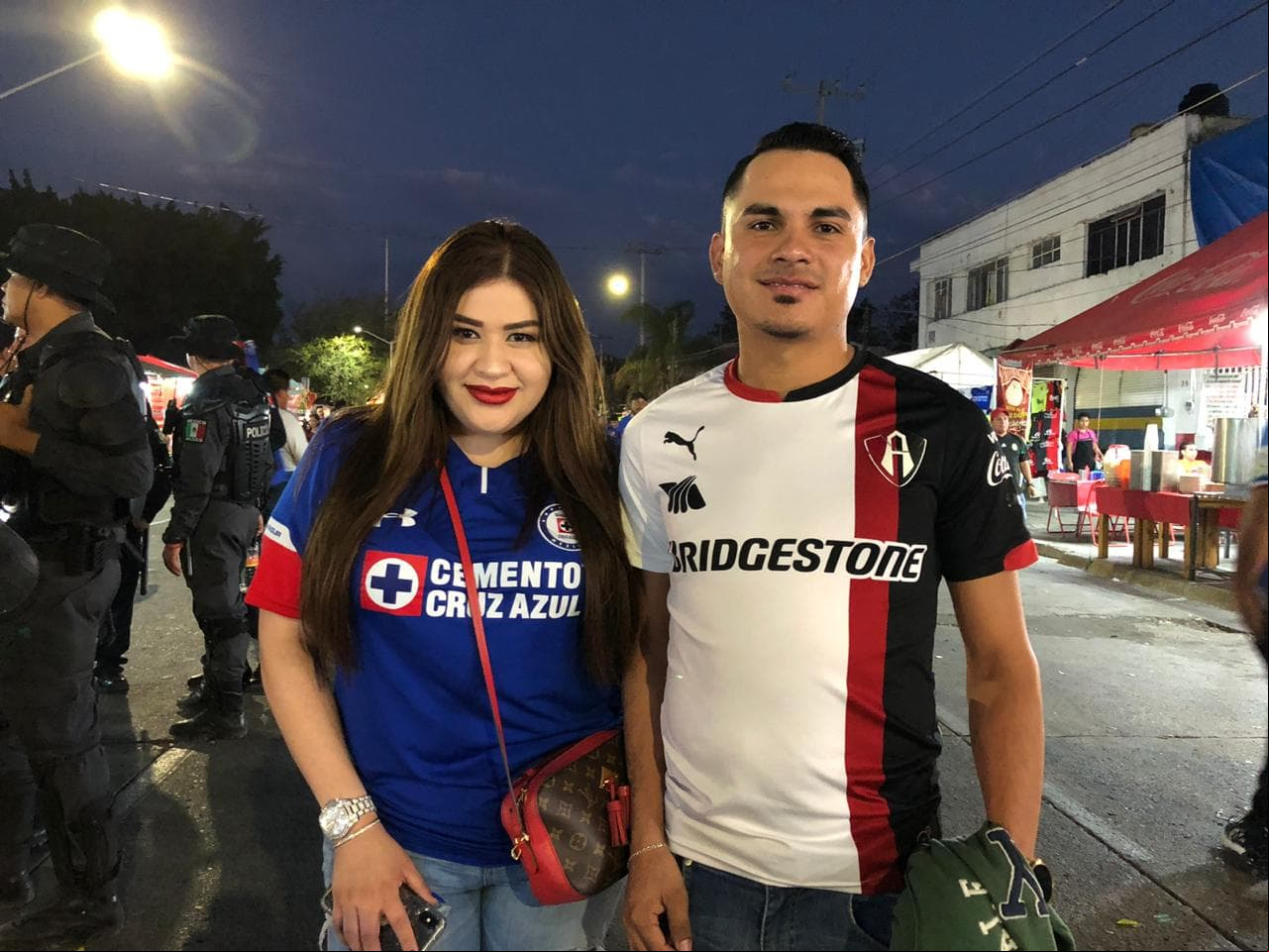 Los fanáticos de Atlas y Cruz Azul en la antesala del encuentro por la Jornada 10 del 
<a href="https://tudn.sitiodesbloquea.com/_next/image?url=https://st1.uvnimg.com/8c/ad/275a475d4785923d01f91b8aa63d/b0cb7481-91cb-4c37-8962-76a34640170c.jpg&w=1280&q=75 1280w