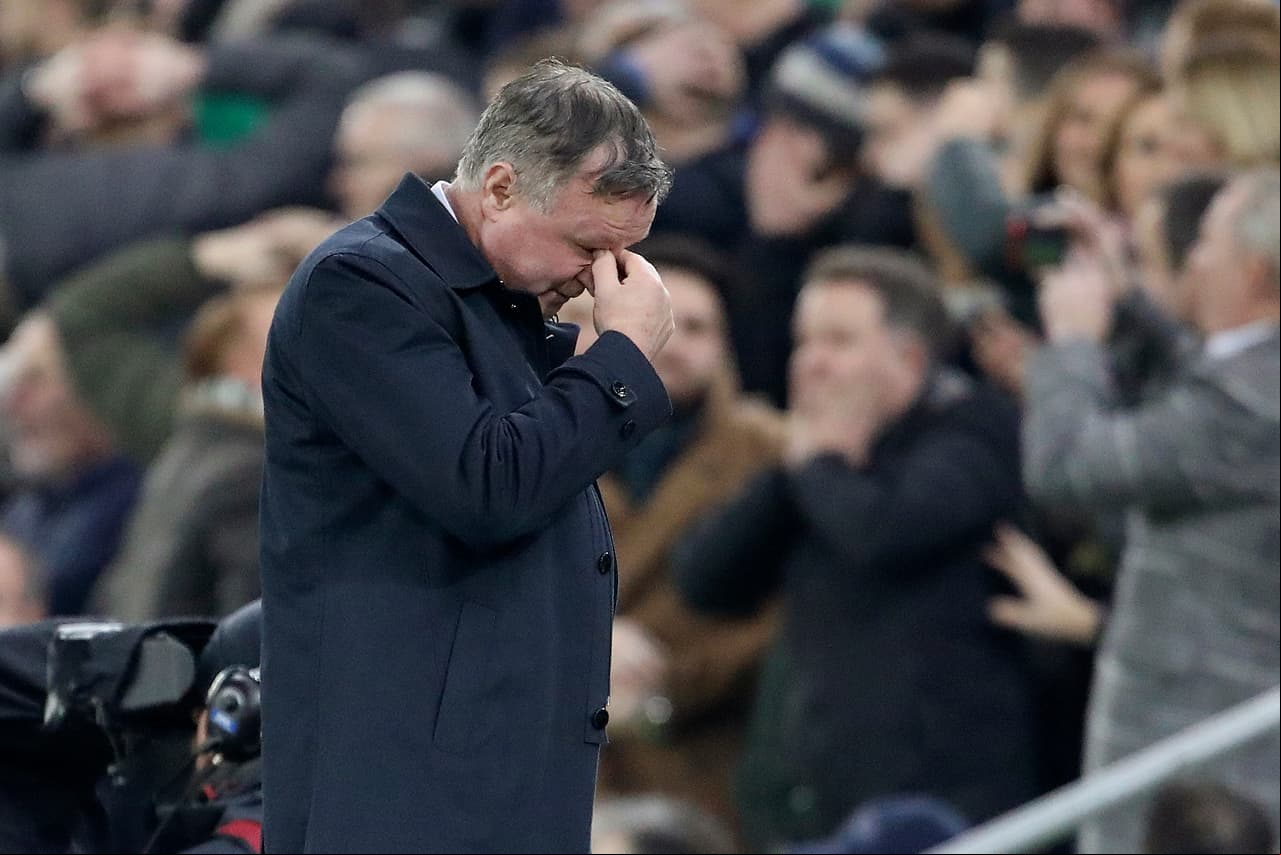 Se cancela duelo entre Manchester United y Stoke por positivo del técnico Michael O'Neill