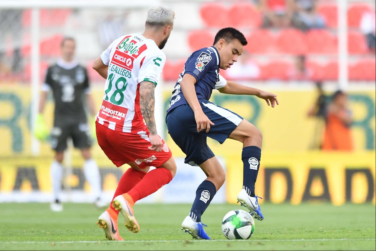 A pesar de tener un hombre menos en el terreno de juego, Monterrey no se arrugó y trató de ponerle buena cara al mal tiempo, pero el partido fue complicado para los regios.