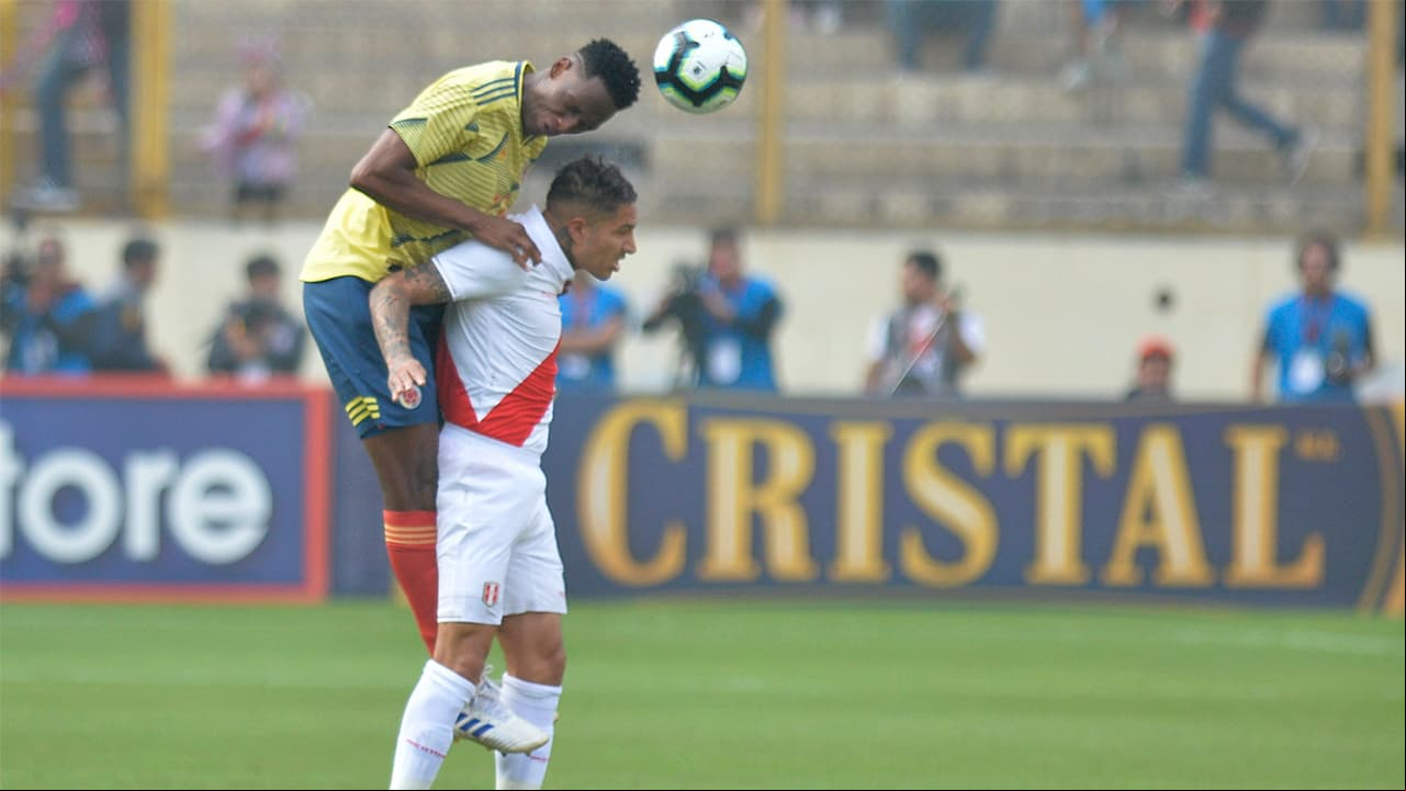 Perú se vio en problemas para generar opciones claras de gol a pesar de contar con la pelota en el primer tiempo.