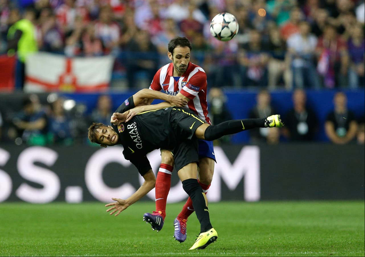 Si bien los enfrentamientos entre Juanfran y Neymar fueron algo constante durante los partidos entre Atlético de Madrid y Barcelona hubo uno en particular que causó la molestia del brasileño.
