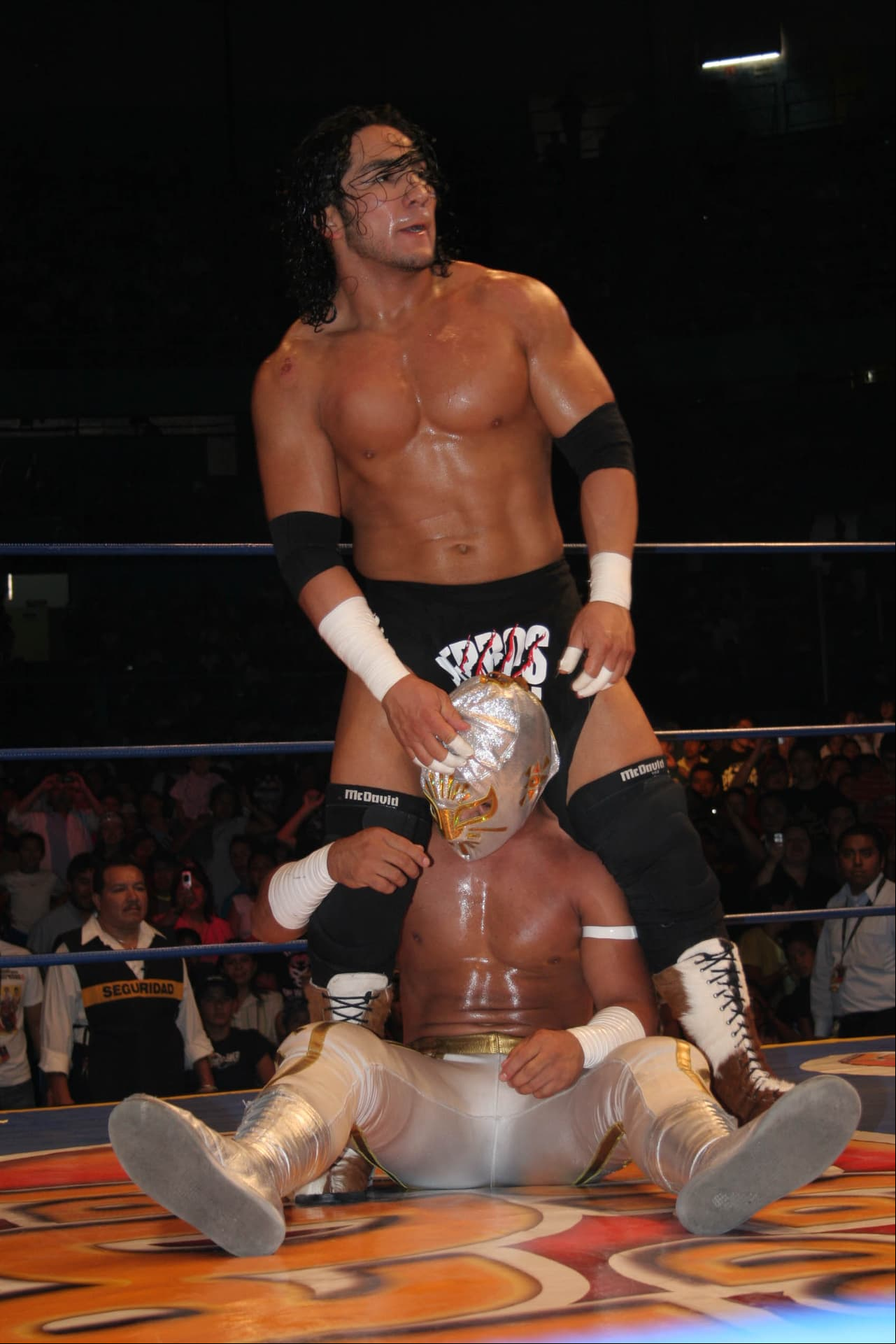 El luchador mexicano era una de las estrellas de la lucha libre mexicana, y causó un gran dolor a los aficionados.