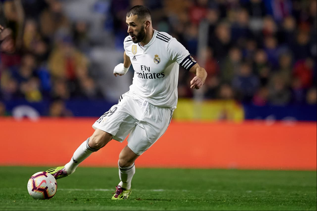 Y por último, en punta aparecería una vez más Benzema.