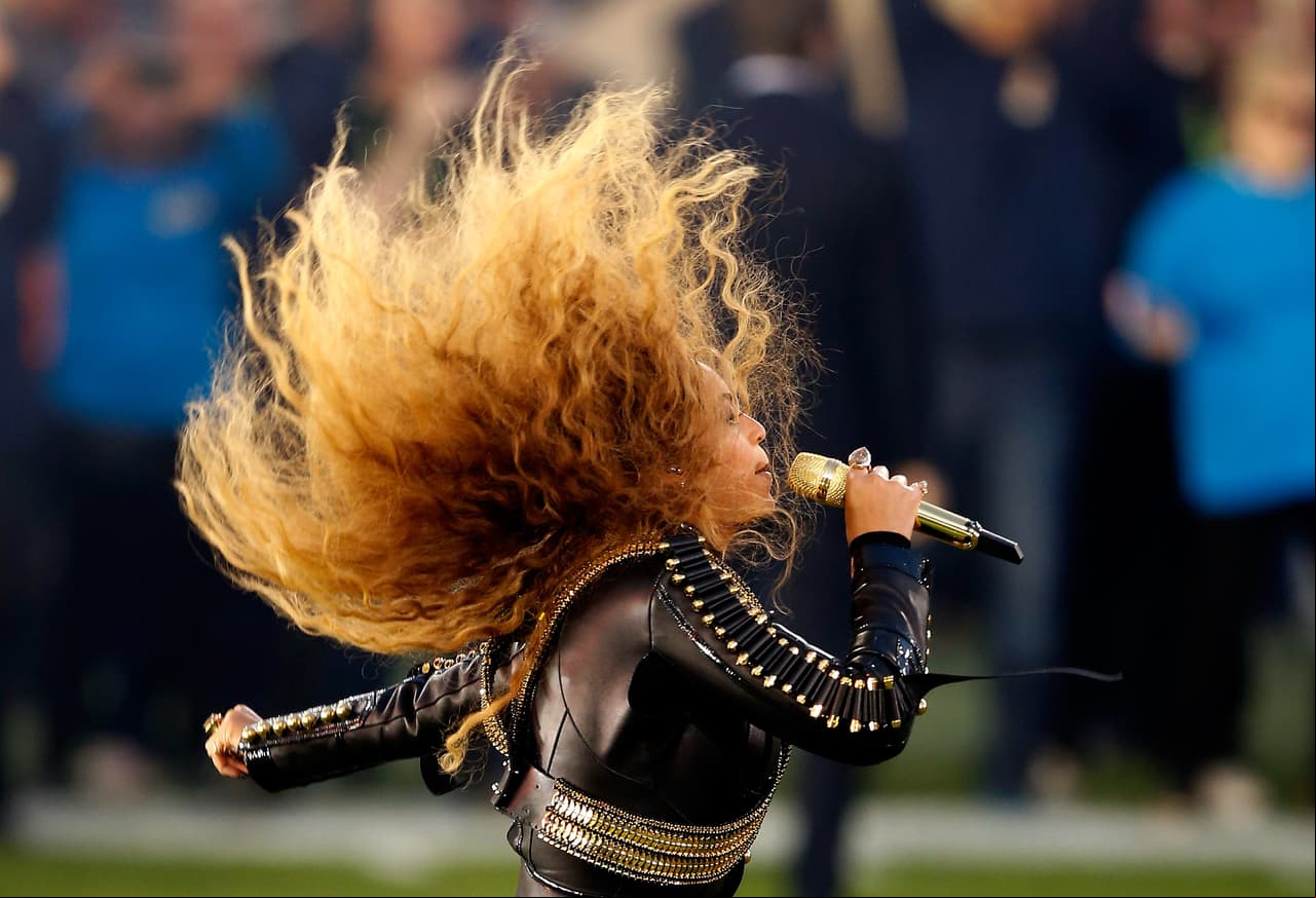 Disfruta de más imágenes del Medio tiempo del Super Bowl 50.