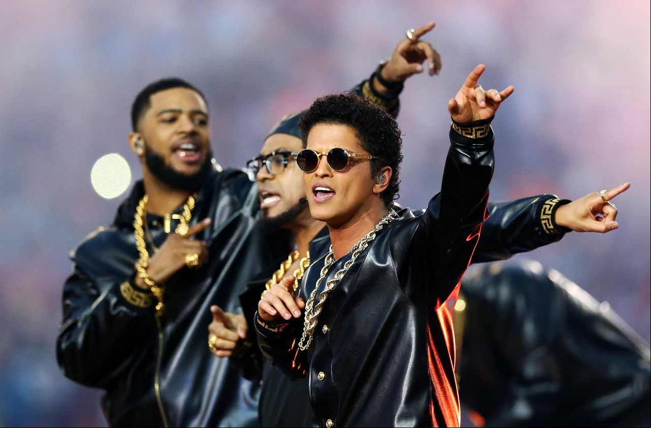 Disfruta de más imágenes del Medio tiempo del Super Bowl 50.