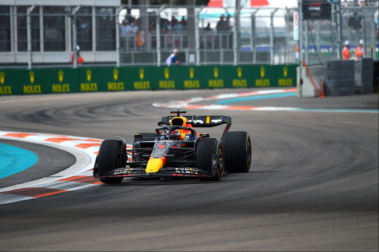 Max Verstappen ganó el primer Gran Premio de Miami, por delante de Charles Leclerc y Carlos Sainz: Checo Pérez fue cuarto.