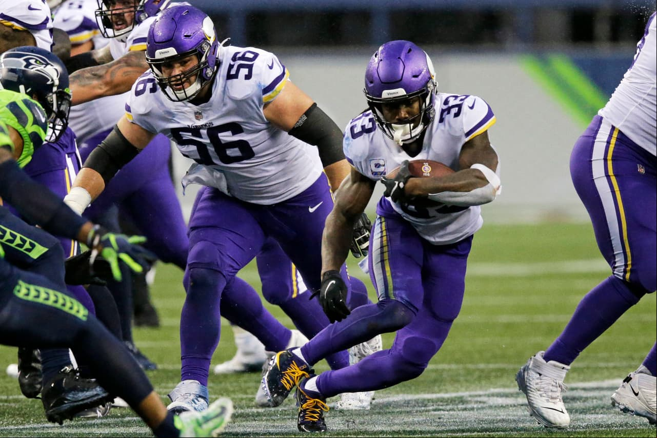 Los Seattle Seahawks consiguen ganar el encuentro en los últimos segundos del partido con un apretado marcador de 26-27 a favor.