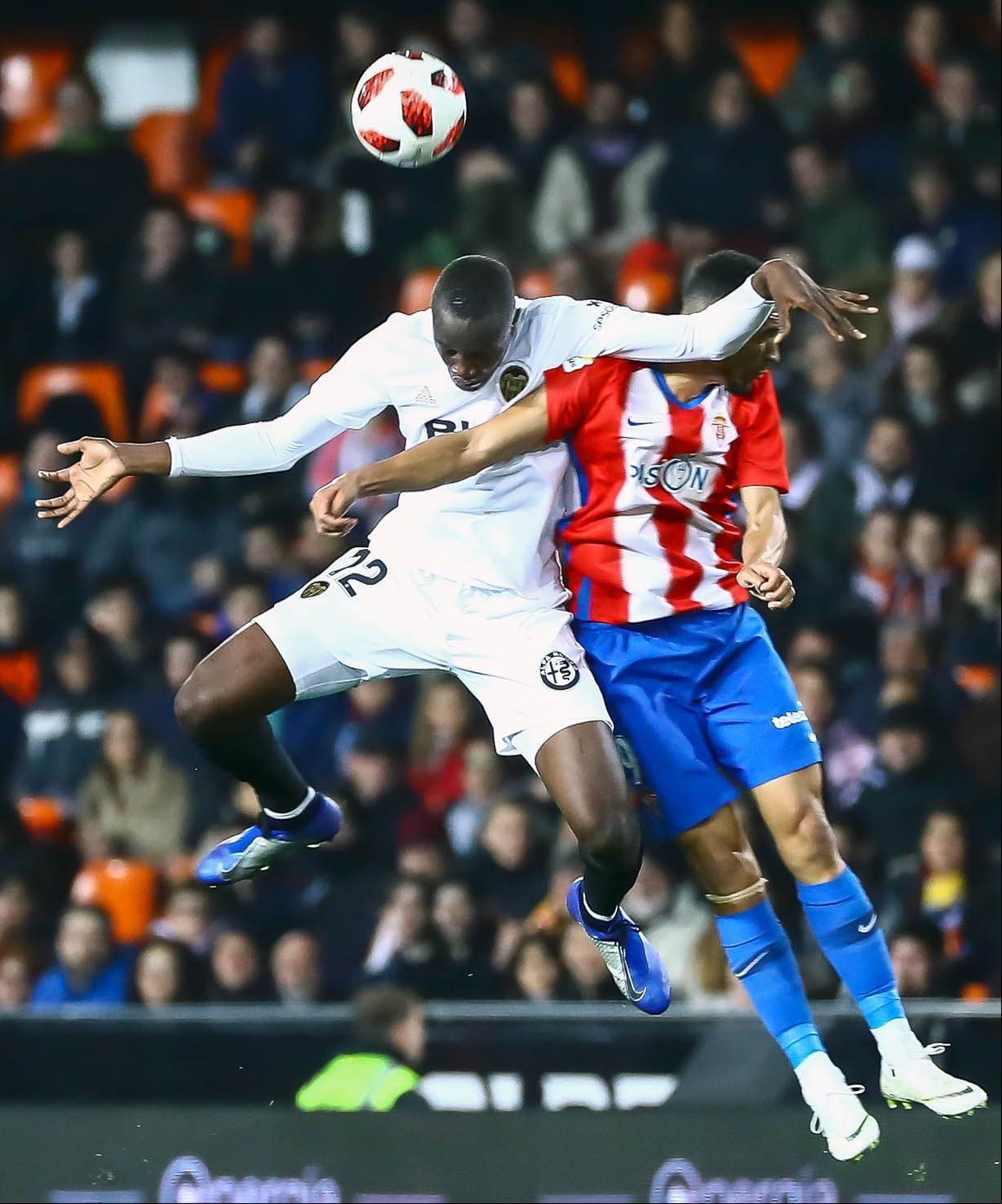 Mientras tanto, en Mestalla, Valencia recibió al Sporting de Gijón que en la Ida ganó 2-1 en El Molinón. Pero esta vez las cosas cambiaron radicalmente aunque no fue sencillo.
