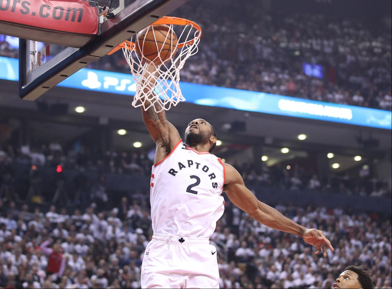 La cosecha de 35 puntos de Leonard es la tercera más alta para él en su carrera en la Postemporada. En la primera ronda ante Orlando, esta campaña, se despachó con 45 en un encuentro para imponer su máximo total en esta fase de la temporada.